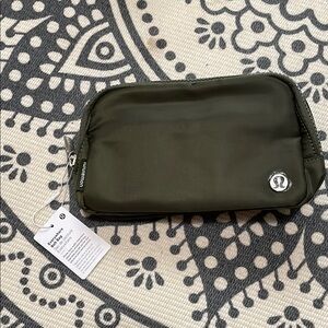 lululemon everywhere belt bag